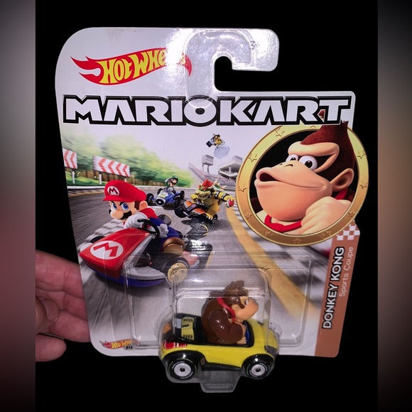 Hot Wheels MarioKart Donkey Kong Die Cast Car with Super Glider